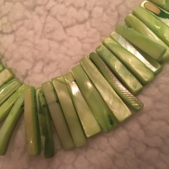Green Quartz Necklace, 19" long - Picture 4 of 4